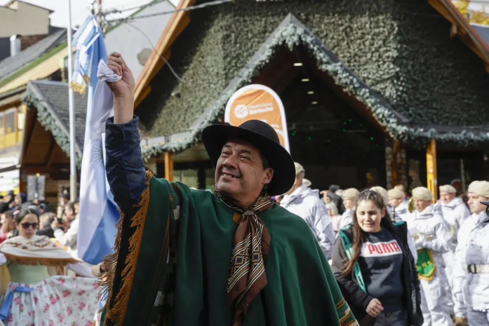 El festejo en el corazón de la ciudad fue reuniendo a familias enteras de todos los barrios. Fotos Eugenia Neme.