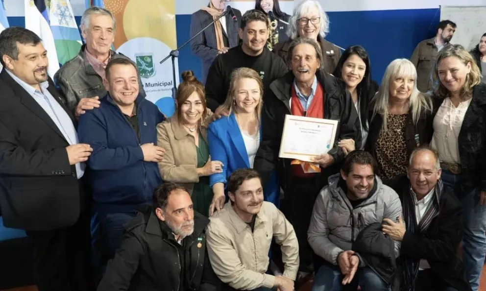 Fernando, 'El Cafetero', recibió el reconocimiento con emoción. Fotos: Facundo Pardo. 