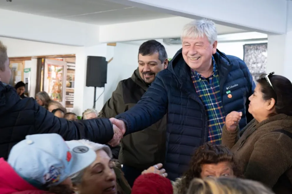 El intendente acompañó al gobernador en el acto. 