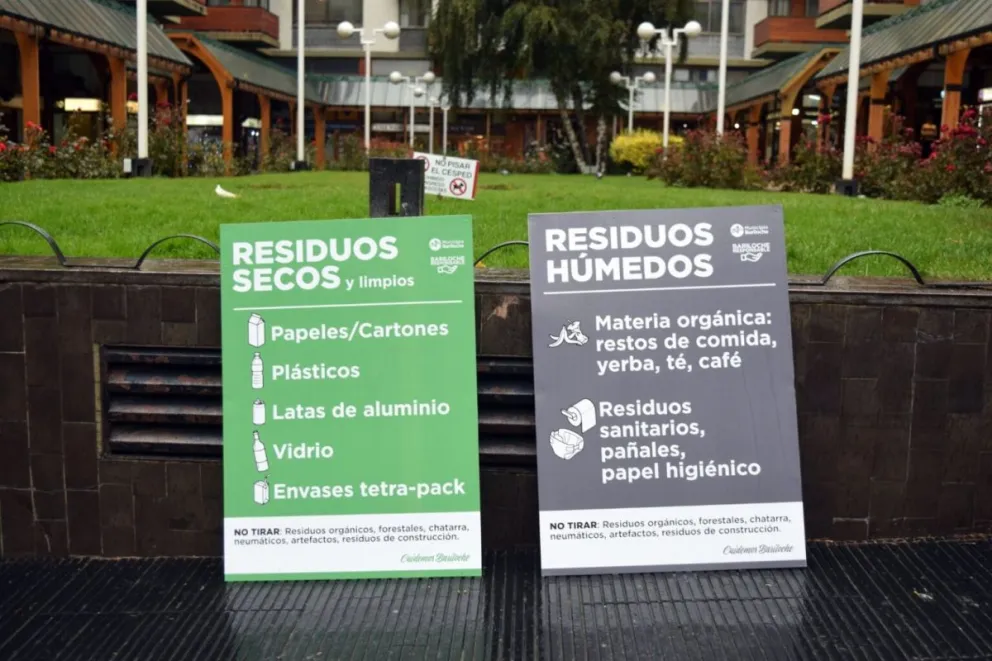 Los carteles indicadores de separación de residuos. 