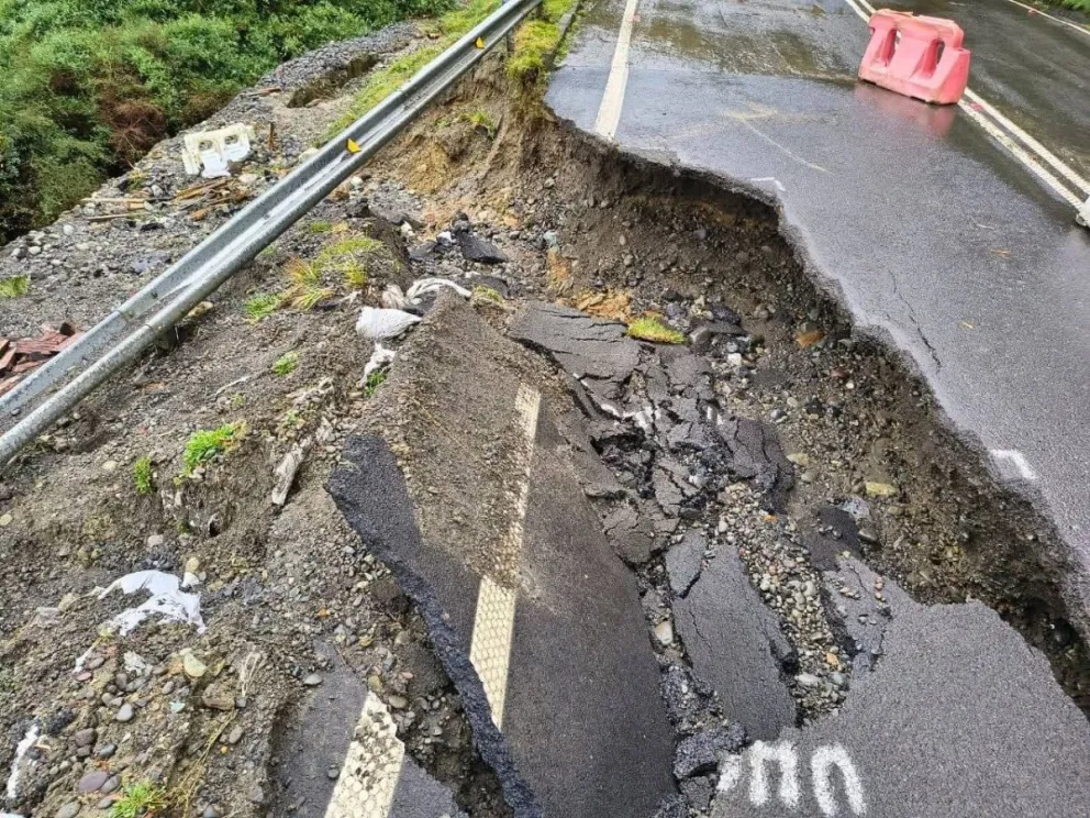 Abundantes precipitaciones y fuertes vientos, generaron complicaciones en una comuna de Chile.