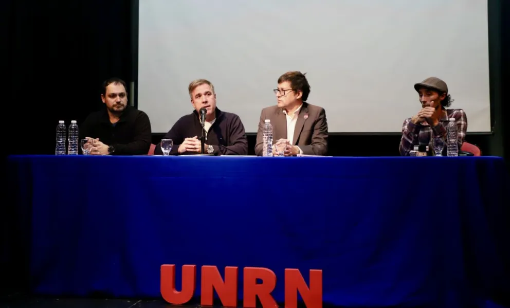 Se realizó la firma del acta compromiso en El Bolsón. 