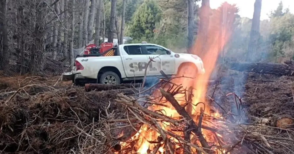 Es indispensable tomar en cuenta las recomendaciones para evitar que el fuego se escape durante la quema. Imagen ilustrativa de Splif Bariloche.