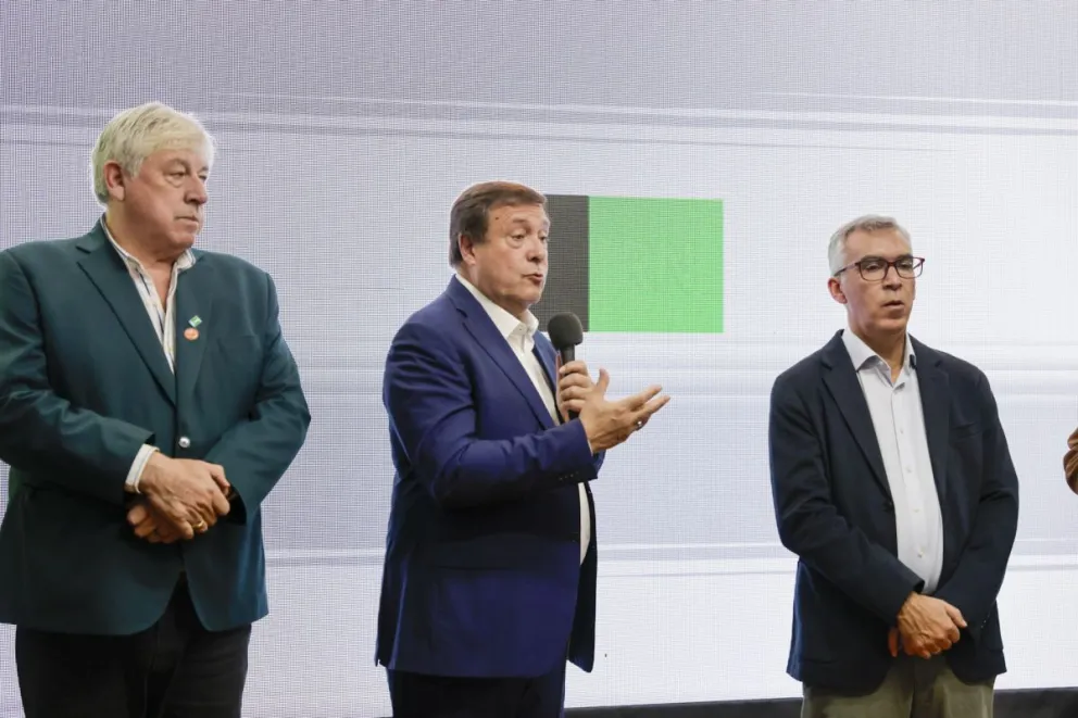 Con la presencia del intendente Walter Cortés y el gobernador Alberto Weretilnek. Fotos Eugenia Neme.