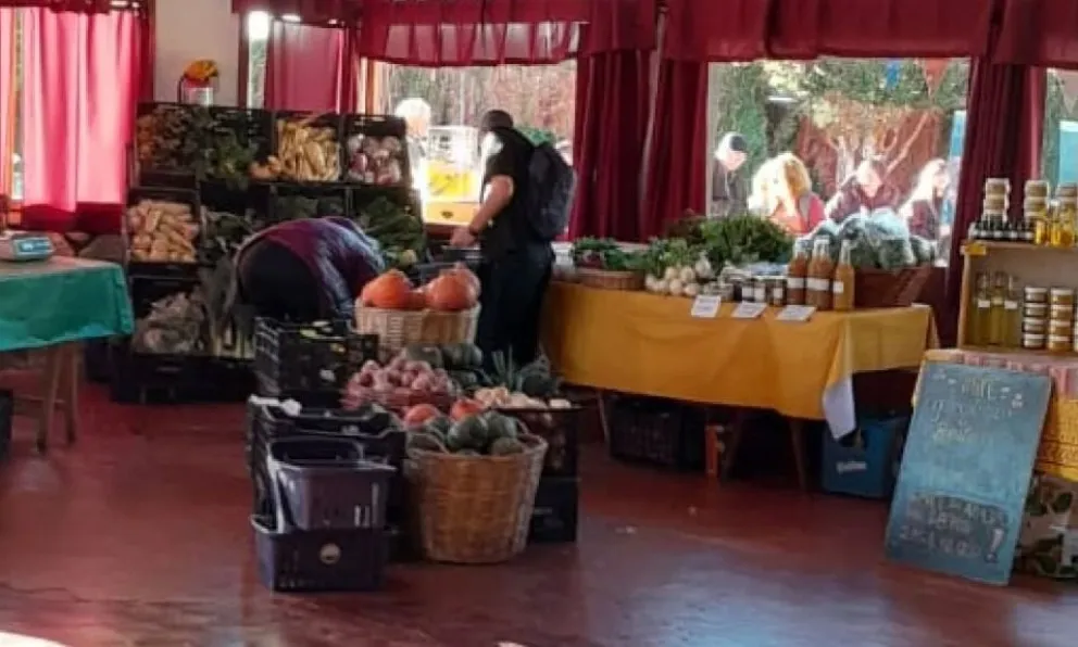 Durante la temporada de frío, la feria se realizará en la Casa del Deporte. Foto Facebook.