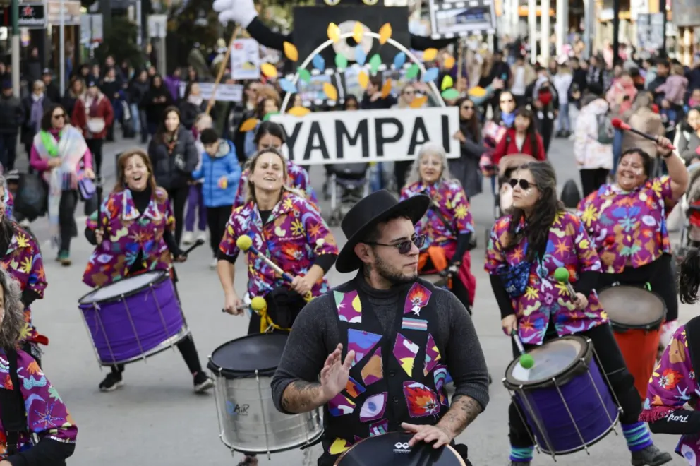 Una fiesta para grandes y chicos en el centro de la ciudad. Fotos y video Euge Neme 