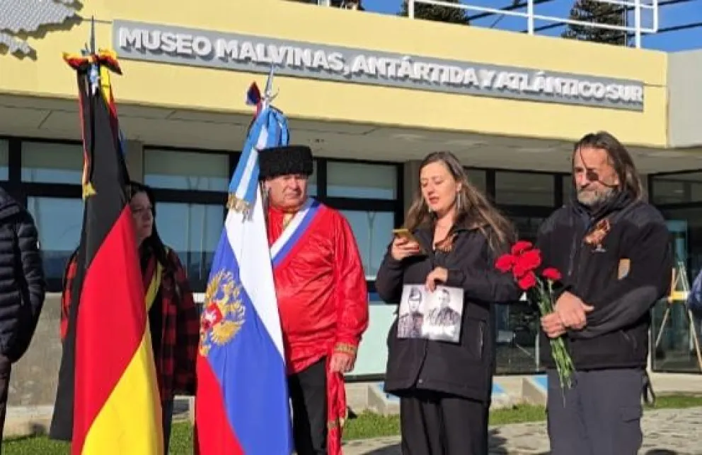 Un encuentro en conmemoración del final de la Segunda Guerra Mundial. Fotos gentileza.