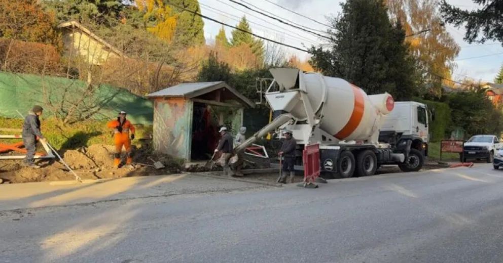 Se desarrollan obras fundamentales para el tránsito de avenida Bustillo. Fotos Prensa del Municipio.