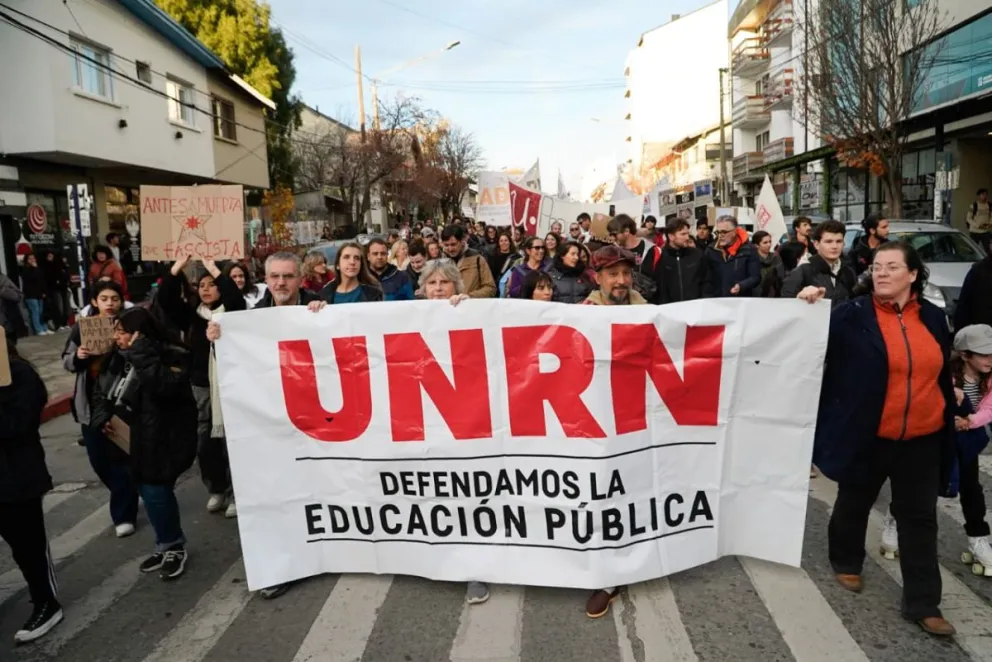Multitudinaria convocatoria a la cuarta marcha en defensa de la educación pública. Fotos: Facundo Pardo. 