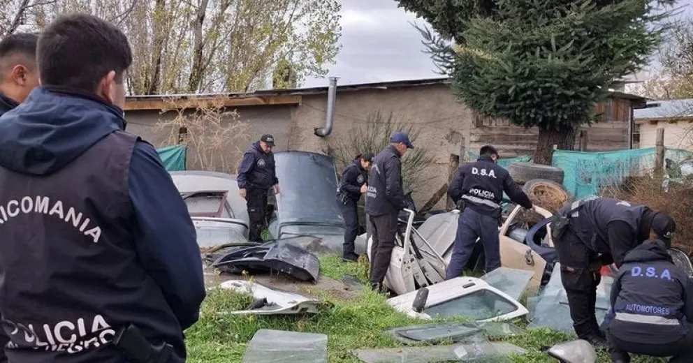 Los operativos se desarrollaron en el marco del “Plan Operacional Control Talleres-Automotor/Estupefacientes”. Fotos de la Policía de Río Negro.