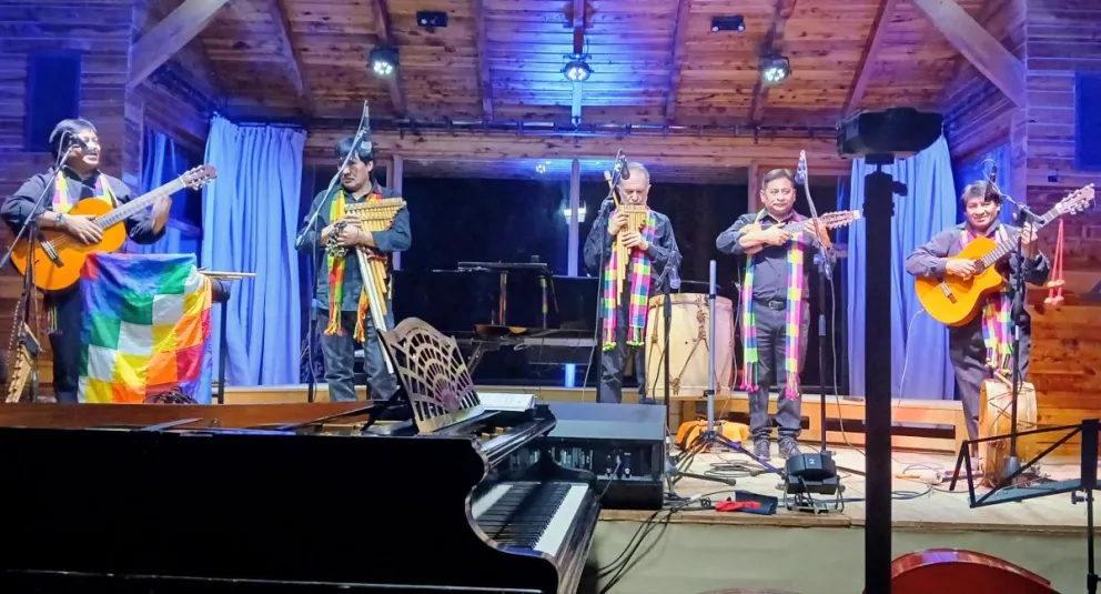 Abra Pampa durante el concierto en solidaridad con el Conservatorio de Bahía Blanca.