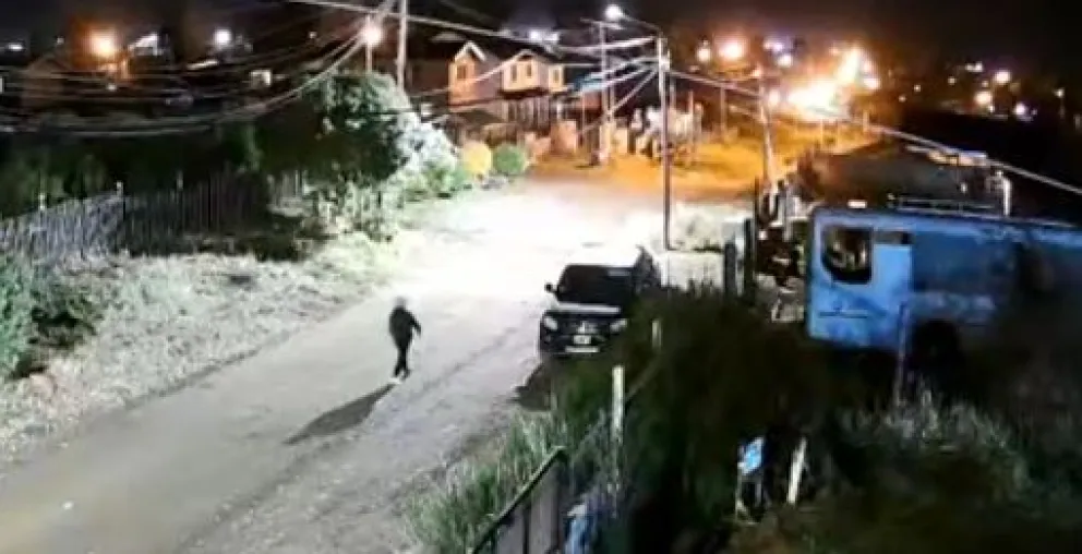 Grabaron toda la secuencia de un robo en el barrio El Frutillar. 