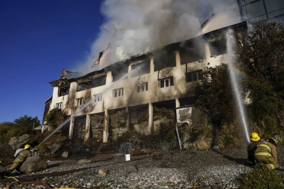 El trabajo de Splif y Bomberos en el lugar. Fotos y video Euge Neme 