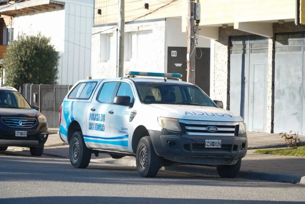 El Departamento de Criminalística trabaja en la escena del crimen del comerciante asesinado este domingo. Foto: Facundo Pardo. 