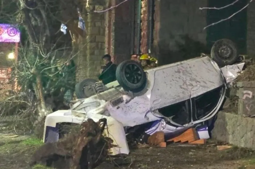 Impactante vuelco en costanera, que suma accidentes por circulación a alta velocidad. 