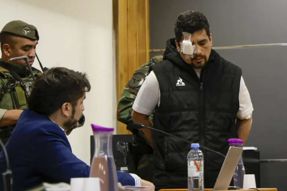 Franco Ali González, uno de los acusados, al momento de ingresar a la sala de Tribunales.