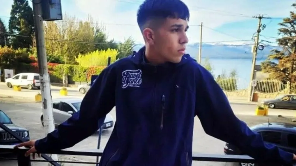 Thomas, en su viaje de egresados en el oeste de Bariloche.
