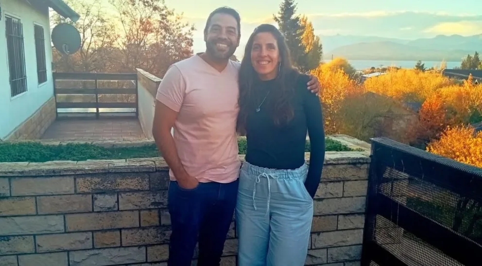 Luis y Celeste, amigos que desde junio compartirán el mismo riñón, necesitan ayuda para costear los gatos en Buenos Aires. 