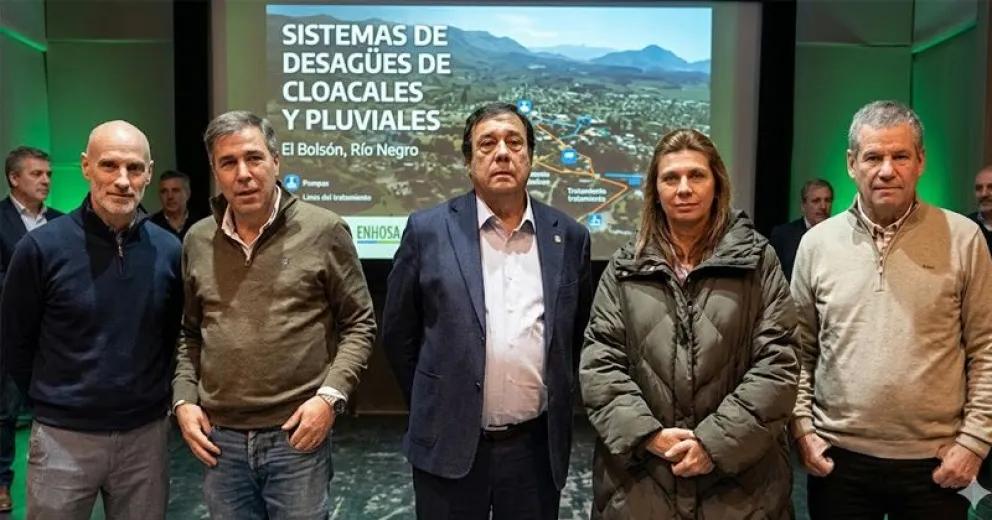 Uno de los momentos del acto de este miércoles por la mañana en la vecina localidad de El Bolsón.