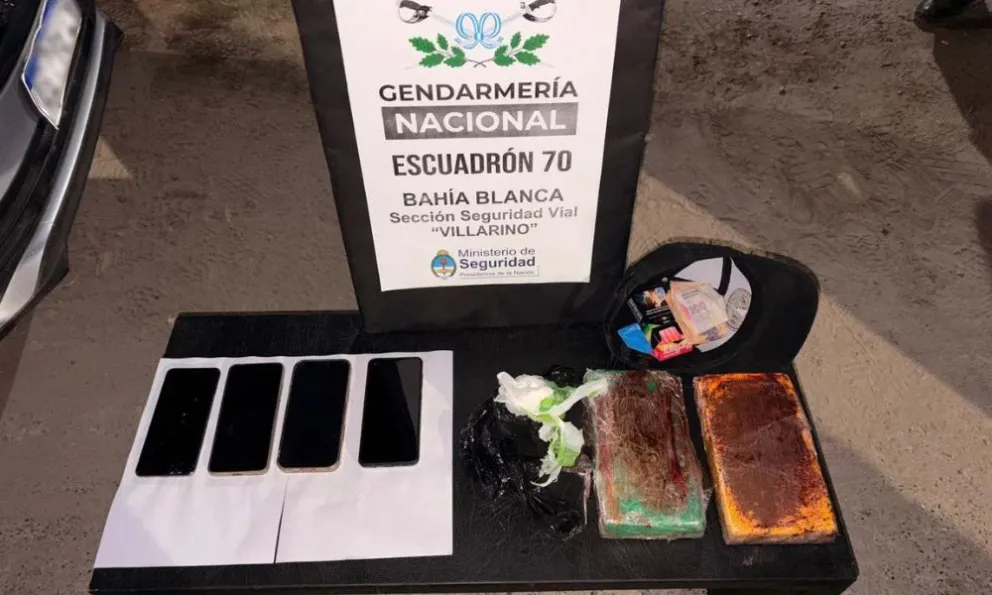 Los estupefacientes encontrados dentro del automóvil. Foto LU17
