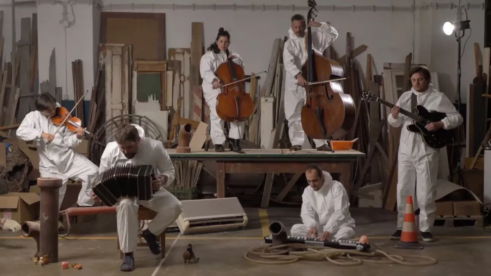 La Orquesta Asintomática, que fundó en Lisboa (Portugal) el argentino Martín Sued.