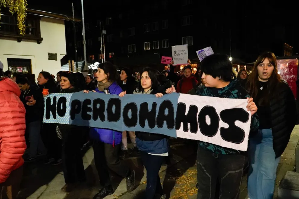 En una semana marcada por la visibilización y reclamos contra la violencia de género, un caso encendió las alarmas en Bariloche. Foto: Facundo Pardo.