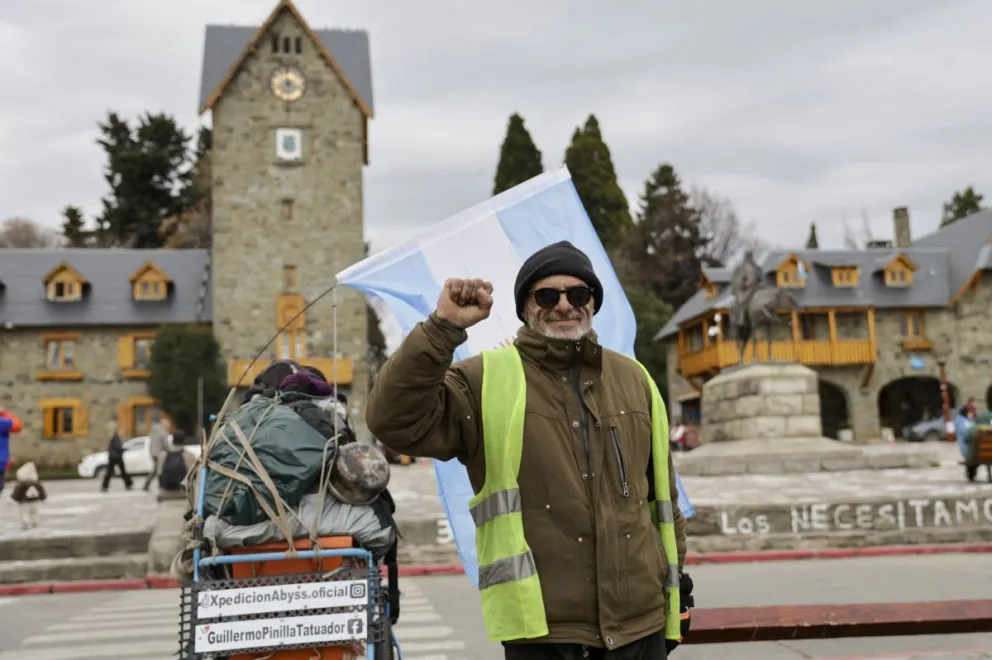 Pinilla está en nuestra ciudad y aún no sabe si continua hoy su travesía.