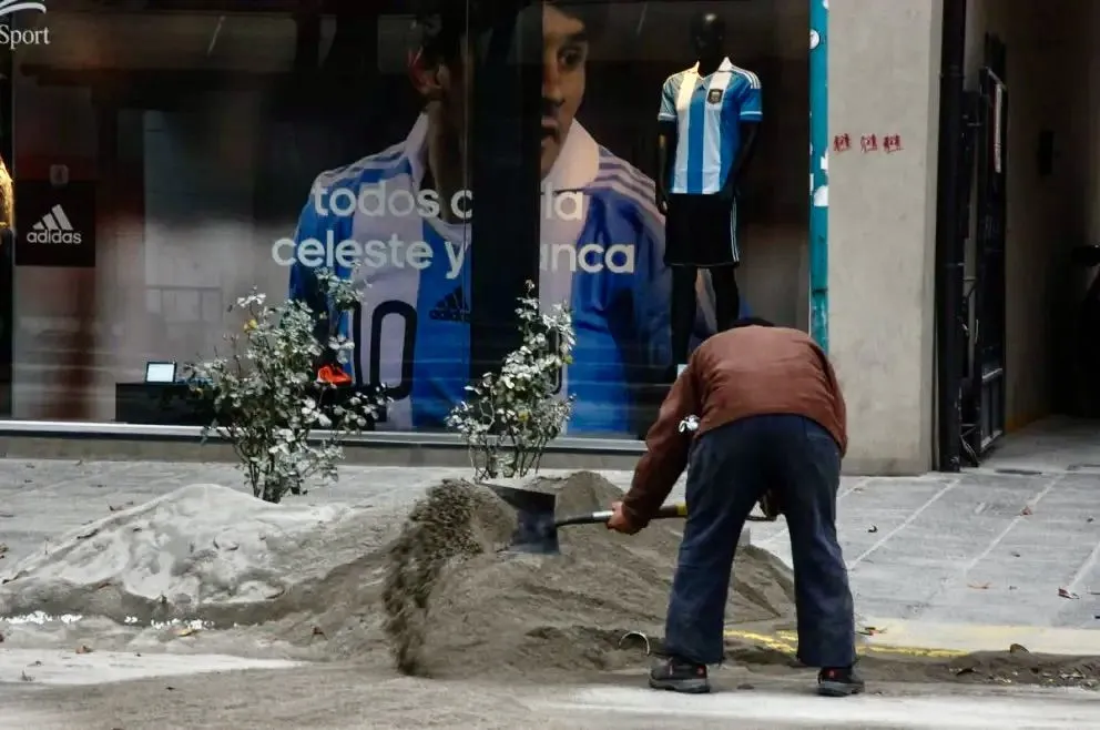 La jornada reunió a muchos vecinos de Bariloche que se pusieron a disposición de la organización. 
