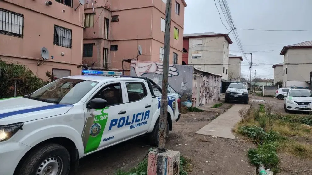 Los procedimientos se realizaron en domicilios de la misma zona donde ocurrió un asalto a mano armada. Fotos: Gentileza.
