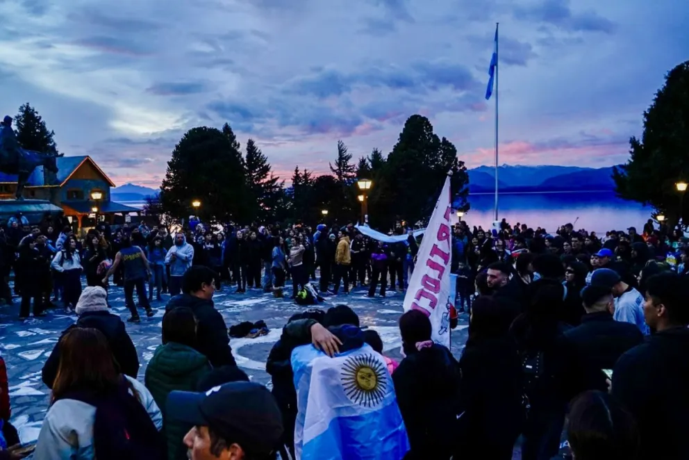 Se vivió un atardecer especial en el Centro Cívico con música y emociones. Fotos: Facundo Pardo. 
