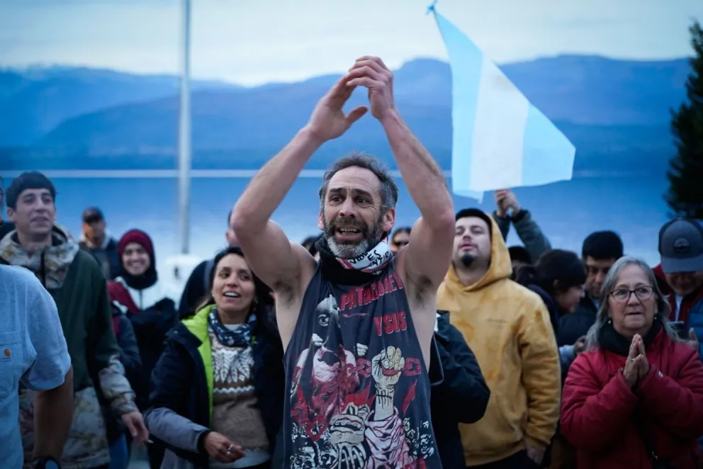 Se vivió un atardecer especial en el Centro Cívico con música del Indio y emociones. Fotos: Facundo Pardo. 