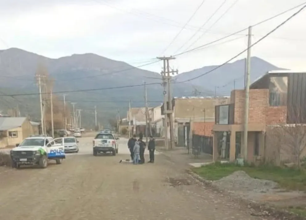 El momento que la policía detuvo al ladrón. 