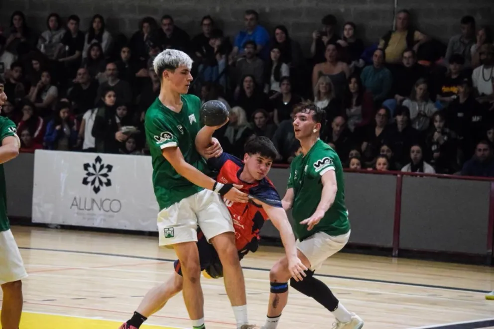 Tres gimnasios de la ciudad van a vibrar con un nuevo Nacional de Clubes de Handball. Fotos  Asociación de Handball de los Lagos del Sur (ACHLS).