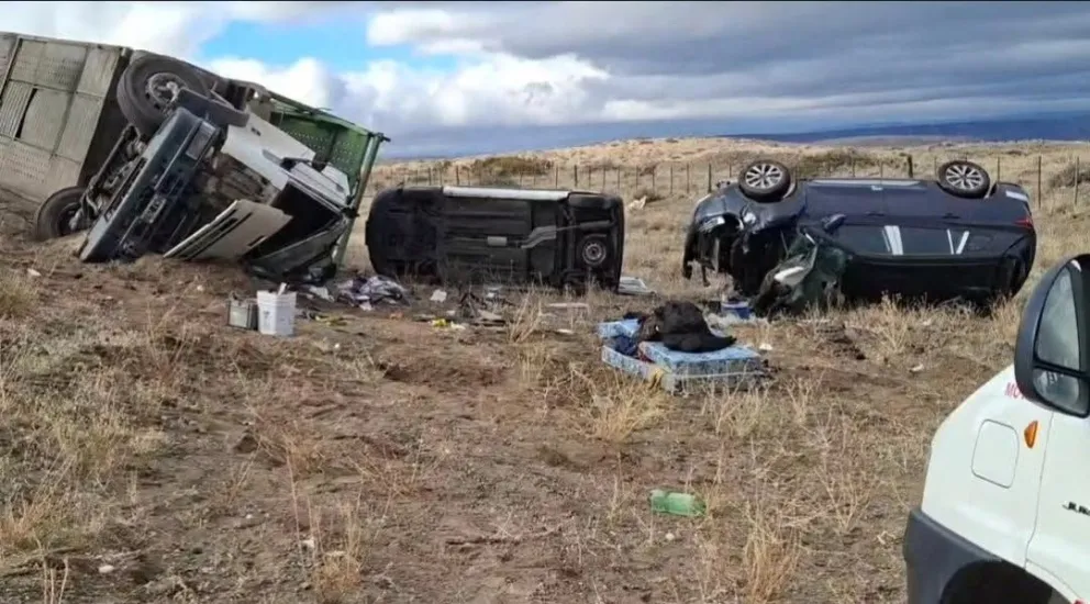 Violento vuelco de un camión en la zona del Collón Curá,