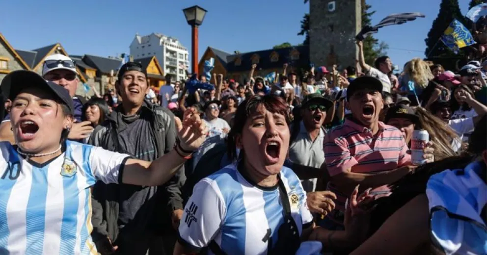 Cada encuentro genera estrés y aumenta los riesgos en personas con problemas cardiovasculares. Imagen de archivo de los festejos de Argentina Campeón. 