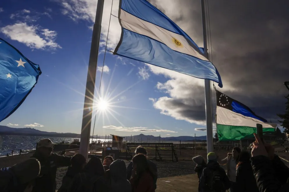El acto frente al Memorial de Malvinas. Fotos de Eugenia Neme.