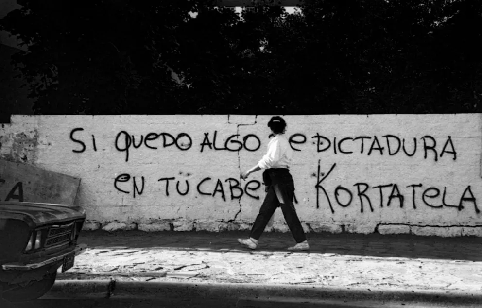 Grafiti en calle Mite a mediados de los 90. Foto: Alejandra Bartoliche.