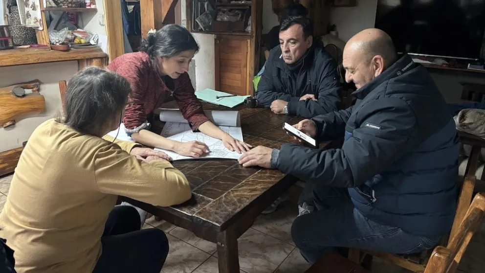 El ministro Jara se reunió con referentes barriales de Bariloche. 