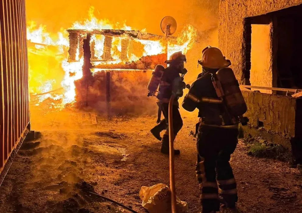 El alerta ingresó mediante un llamado telefónico que advertía sobre un incendio fuera de control. Foto Diario Andino 