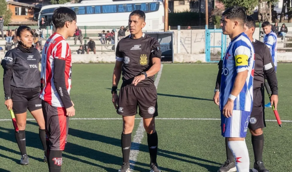 La definición de la zona se tornó apasionante en la Copa Bariloche. Foto: Villa Olímpica 