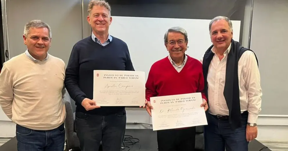 La Legislatura de Río Negro entregó una Declaración de Interés en reconocimiento a la trayectoria del Dr. Granada y su aporte al desarrollo científico nacional.