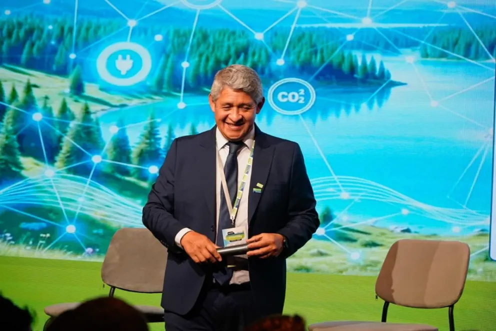 El presidente de la CEB y un encuentro sobre tecnología, energía y servicios para cooperativas y municipios de la Patagonia. Fotos: Facundo Pardo