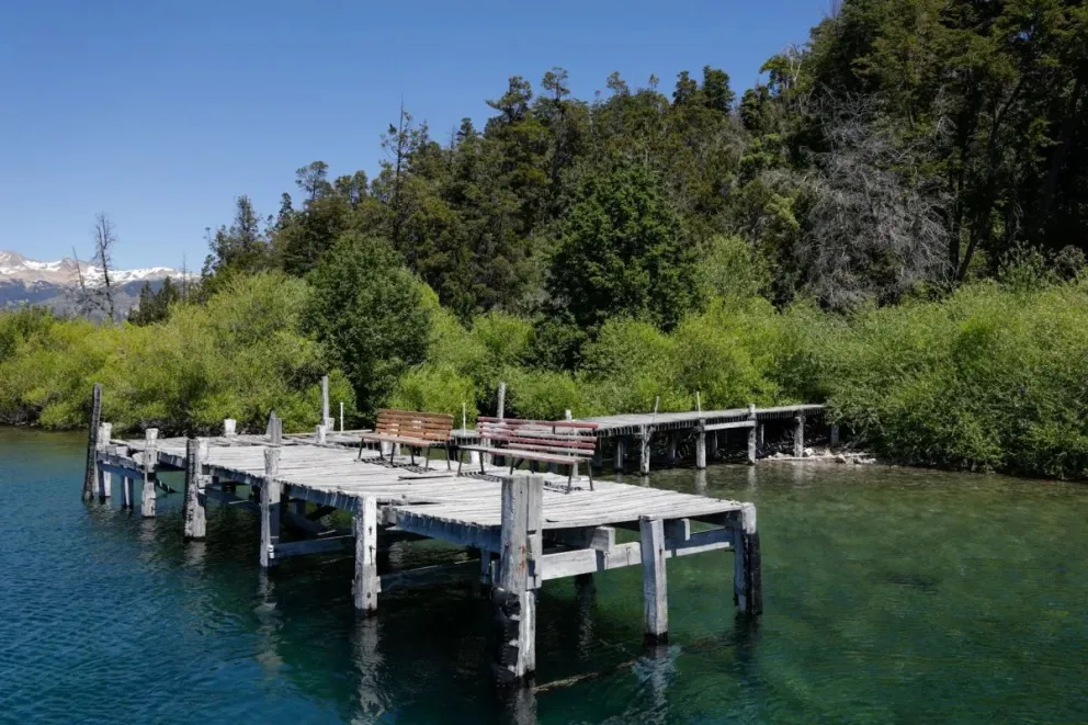 El muelle en cuestión de la isla Huemul. Foto Facu Pardo 