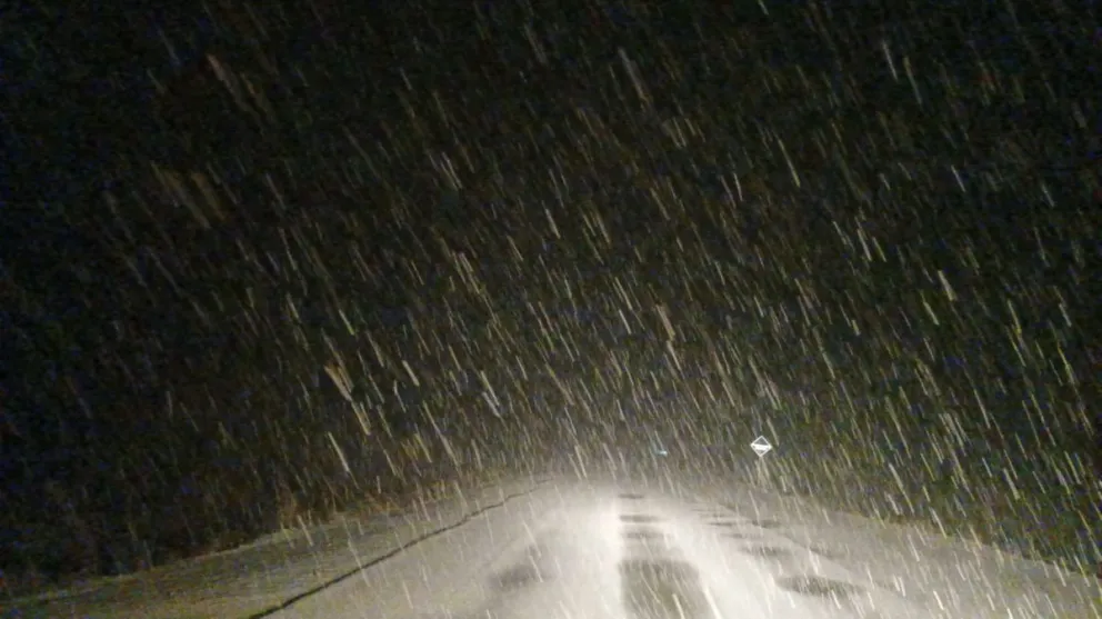 Nevadas y acumulación en Ruta 40, camino a El Bolsón. Foto: Vialidad Nacional