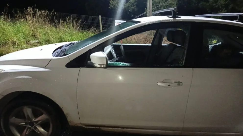 Dos detenidos por ocasionar daños en un auto estacionado en barrio Belgrano Oeste. 