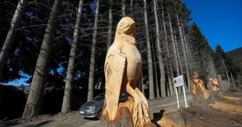 Así comenzaban el paseo de tallas en madera de avenida Pioneros. Imagen de archivo.