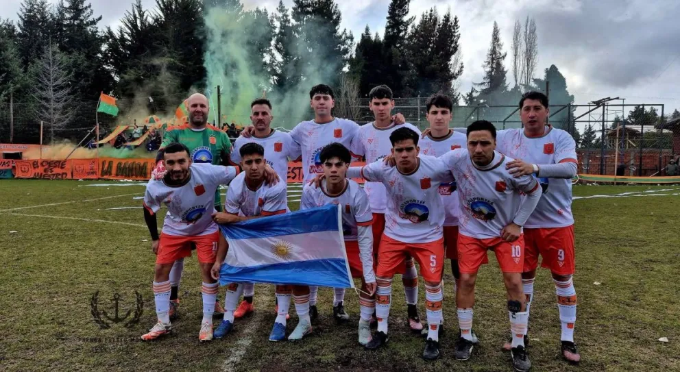 El partido correspondiente al Clasificatorio del Torneo Patagónico 2026 se disputó en el estadio Walter Montero. Foto Facebook Puerto Moreno.