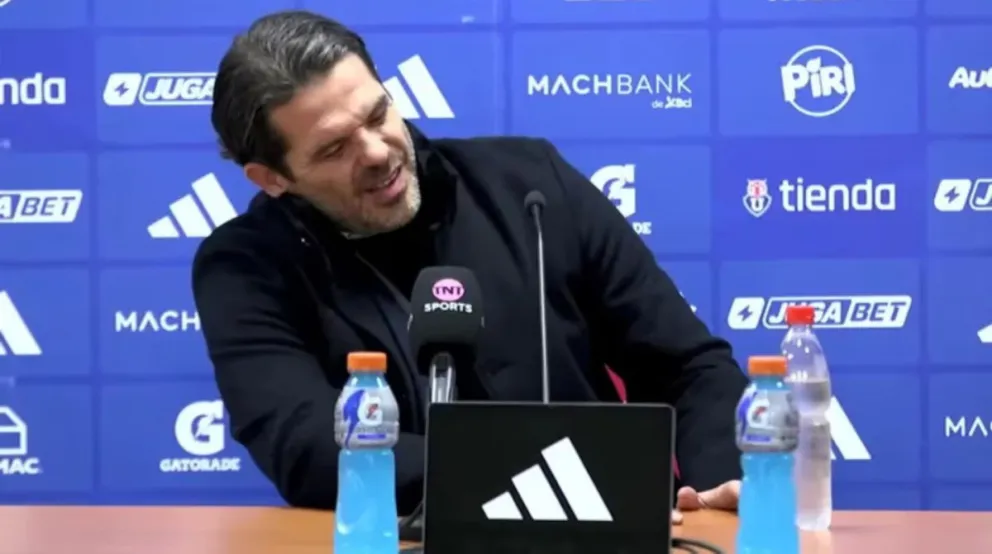 El DT sintió un malestar en el pecho el jueves, en plena conferencia de prensa.