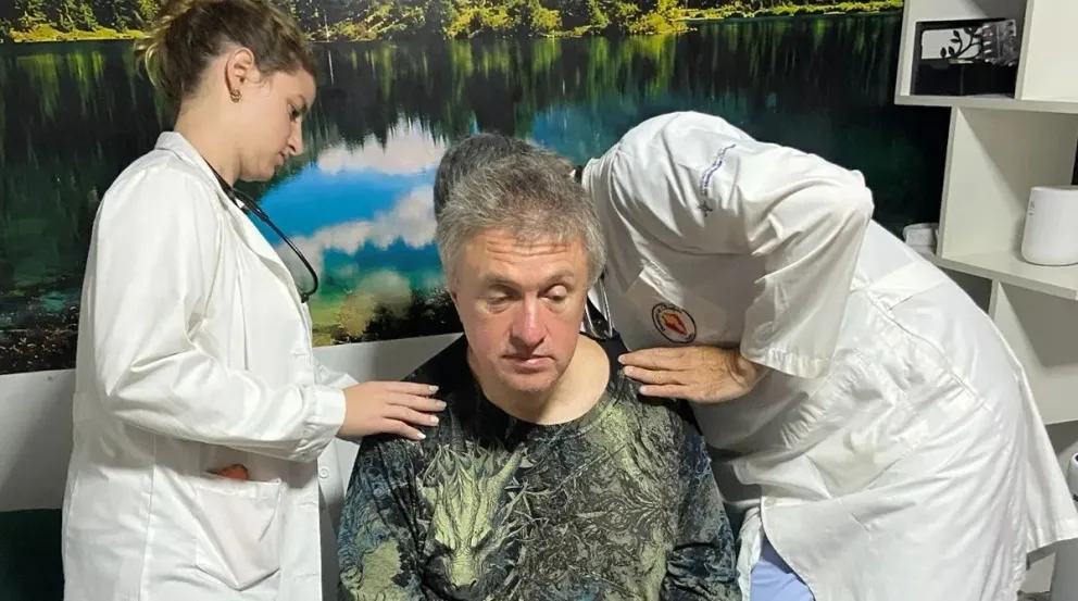 Konstantin Rudnev durante una evaluación médica. 
