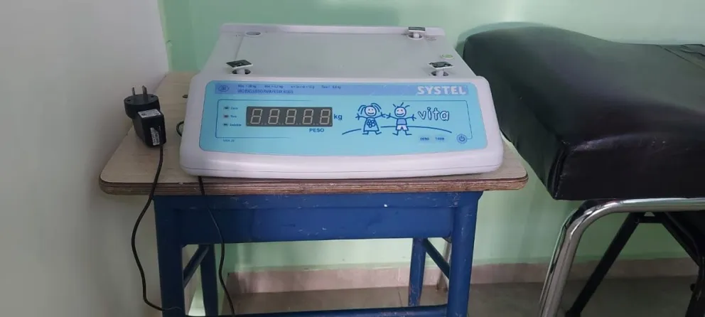 Así llegó la balanza necesitada por el centro de salud. Foto Redes sociales 